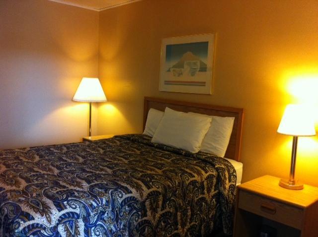 לנדר Silver Spur Motel מראה חיצוני תמונה